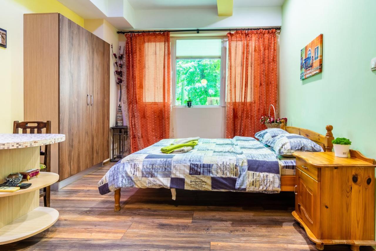 Barcelona Colorful Central Studio W Green Backyard صوفيا المظهر الخارجي الصورة