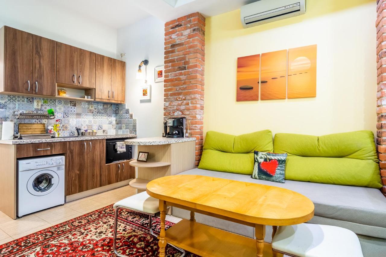 Barcelona Colorful Central Studio W Green Backyard صوفيا المظهر الخارجي الصورة