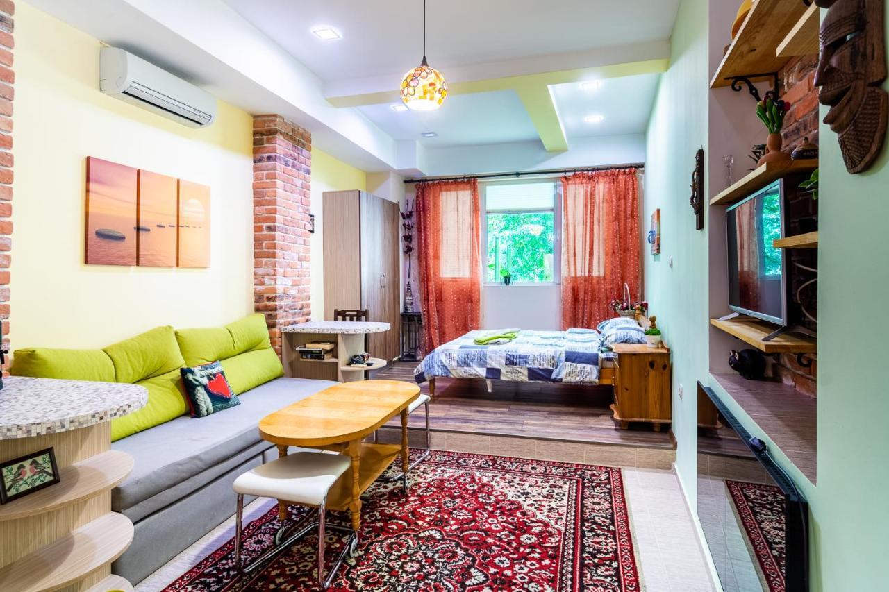 Barcelona Colorful Central Studio W Green Backyard صوفيا المظهر الخارجي الصورة