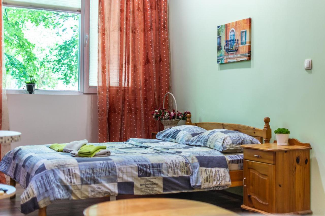 Barcelona Colorful Central Studio W Green Backyard صوفيا المظهر الخارجي الصورة